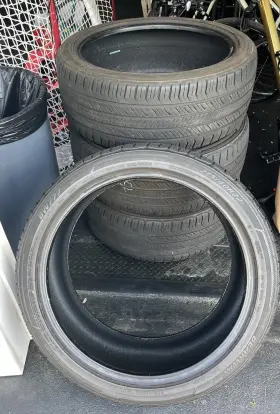 N1528912-99 Bearway 275 40 22 All-season Tires