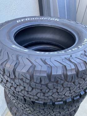 Bfgoodrich 72981 Bf Goodrich K02 265 70x17 Fairly New Tires Only 500 Miles Driven On Them