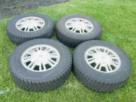 Ws80 Bridgestone Set Of 4 Used 215/70 R15 Blizzak 1 0/32 Mounted And Balanced Ws80 Bridgestone Set Of 4 Used 215/70 R15 Blizzak 1 0/32 Mounted And Balanced