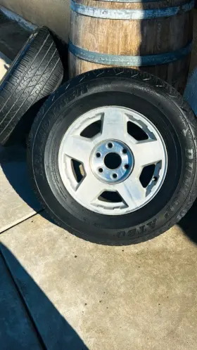 8xt6 Chevrolet Tires From A Suburban 2005
