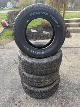 Cooper 39612 Set Of 4 Tires Cobra G/t 235/60-15 Radial Wht Letter