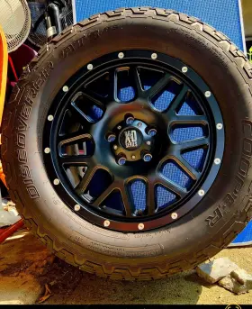 Ut80 Cooper Set Of 18 Inch Discoverer At3 4s Tires With Xd 820 Grenade Rims