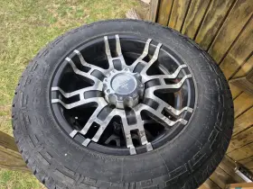 F3l138 Crosswind Lt 275/65 R20 Tires And Rims Came Off A 2001 F250