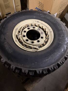 Good Year 15683 1 395/85r20 Military Lmtv Truck Tires And Wheels 80-90% Tread