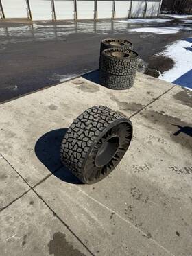 Hustler 607445p #607445p Tweel Tire 26 X 12 Used But No Broken Fins