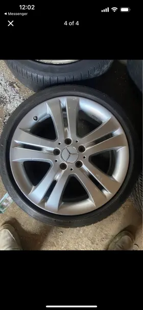 A2214011902 Mercedes-benz 18x8 66.6 Center Bore. Has 225/40 Tires On Them