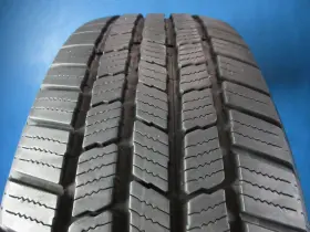 100253 Michelin Used Defender Ltx M/s 235 65 18 9/32 High Tread 1424d