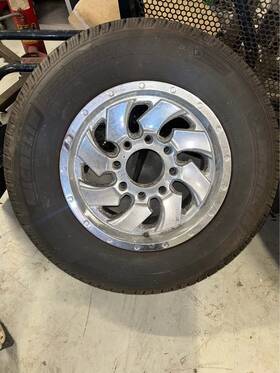 Michelin 12354567 Defender Ltx Tires Brand New With 8 Bolt Chrome Wheels Lt275/70/r18