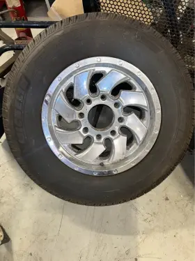 12354567 Michelin Defender Ltx Tires Brand New With 8 Bolt Chrome Wheels Lt275/70/r18