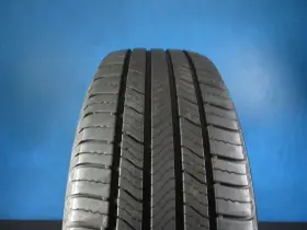 1934c Michelin 18734 Used Defender 2 235 60 17 8-9/32 High Tread