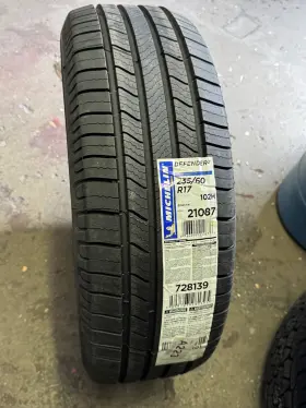 60r17 Michelin 21087 Brand New Defender2 235/60r17 102h All Season