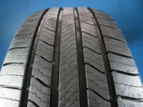 587903369 Michelin Used Defender 2 245 60 18 10-11/32 High Tread 2083d