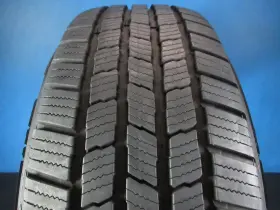 6895323 Michelin Used Defender Ltx 235 65 17 10-11/32 High Tread 1573c