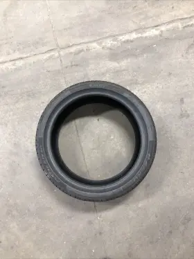 2639900 Pirelli Pzero 255/35r19 Tire Used Like New Run Flat
