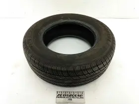 585.gm2k84 Pontiac Single Tire Uniroyal Tiger Paw Touring A/s 215/65 P15 Tread Depth 11/32