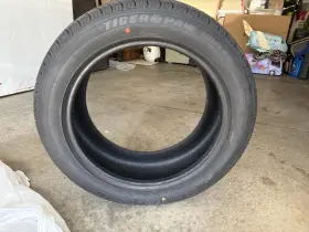55r17 Uniroyal 8562 Tiger Paw Touring A/s Dt 215/55r17 94v Bw Tires