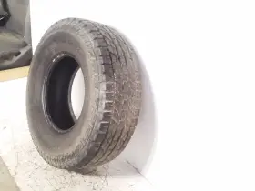 585.fd8m01 Yokohama Used - 285/75/16 Geolandar A/t Tire 14/32 Inch Tread Depth